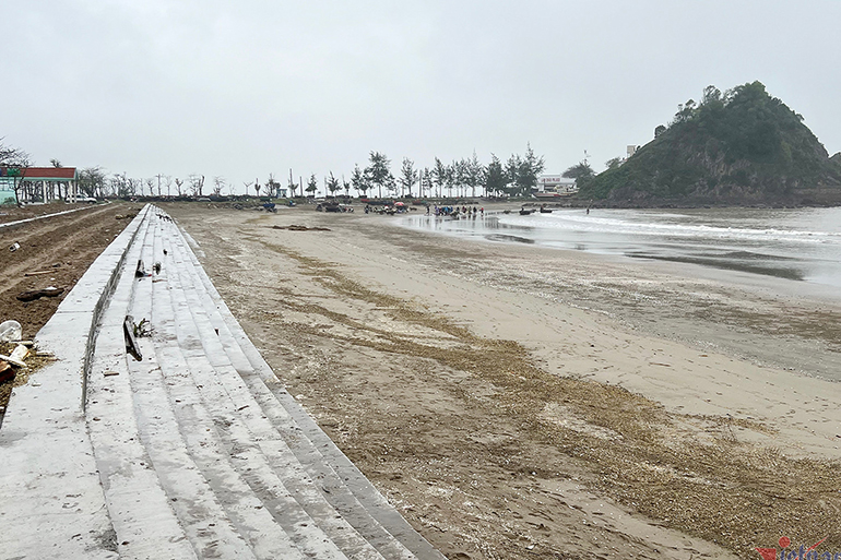 Phần diện tích đã xây dựng chồng lấn lên dự án của công ty Song Ngư Sơn gần 100m bờ biển Cửa Lò. Ảnh: Quốc Huy